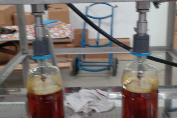 Filling glass bottles